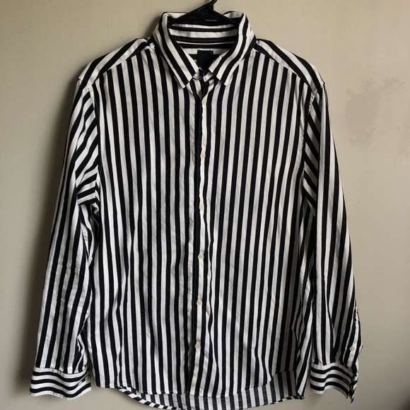 black striped h&m button up shirt - Picture 1 of 2